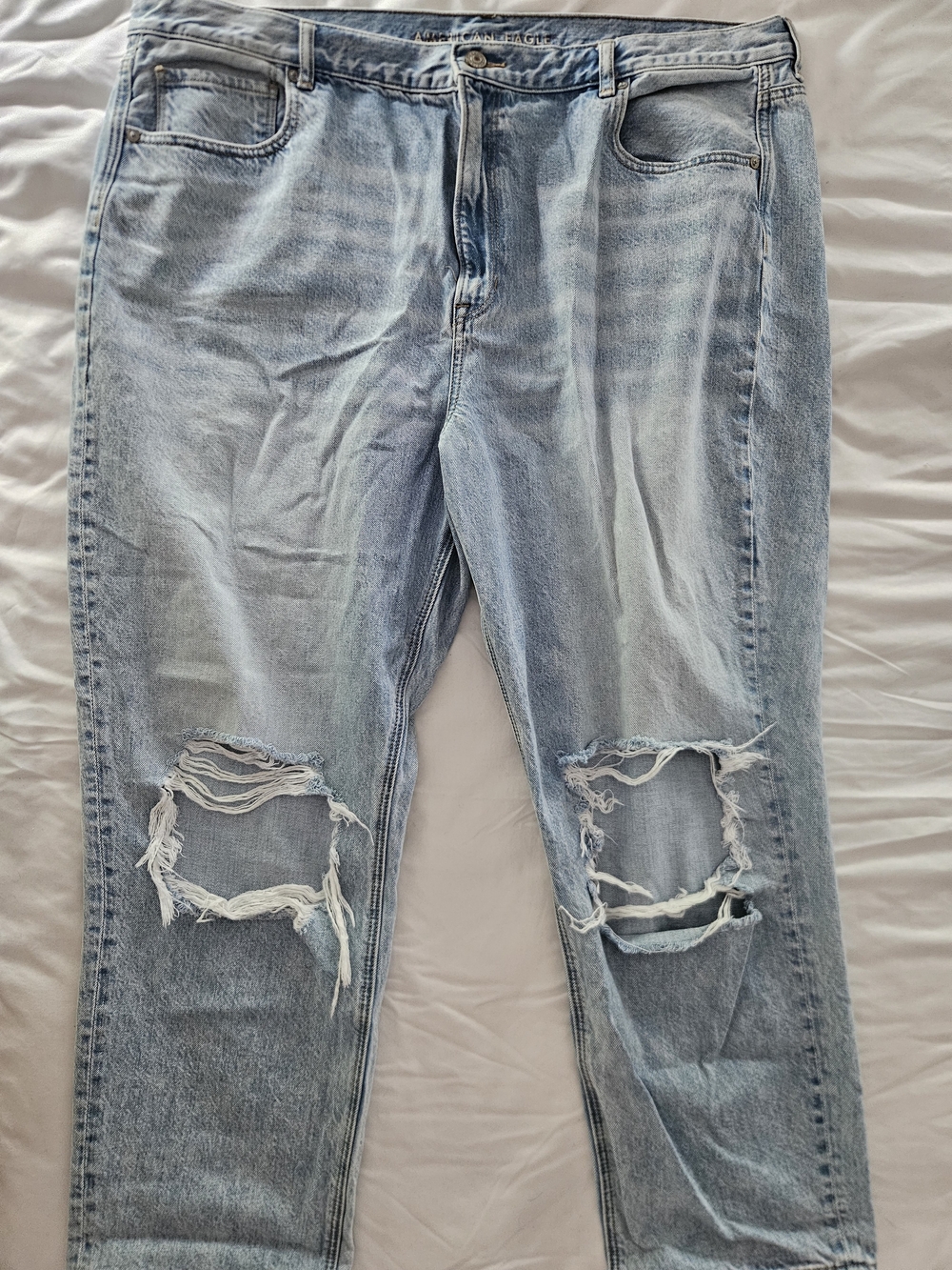 American Eagle Light Wash Mom Jeans Distressed Ripped Knee